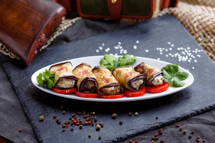 Auberginenröllchen mit Kartoffeln
