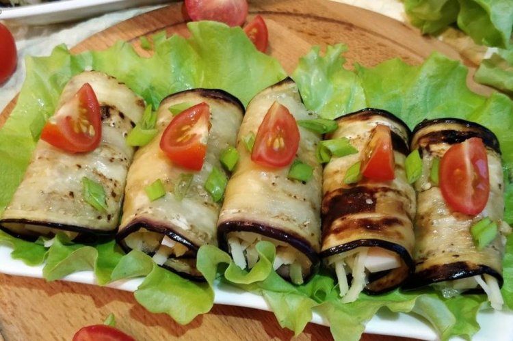 Auberginenröllchen mit Schinken und Käse