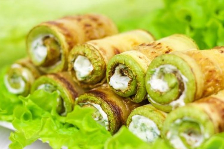 Zucchini-Röllchen mit Spinat