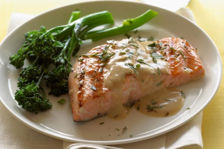 Forellensteak mit Sauerrahmsauce