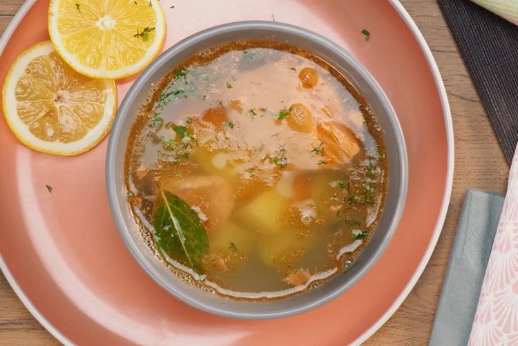 Forellen-Ucha (Fischsuppe)