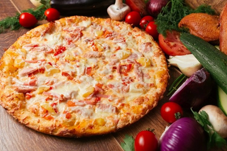 Pizza casera con base preparada