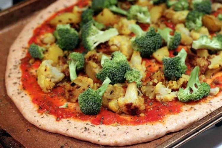 Pizza casera con verduras