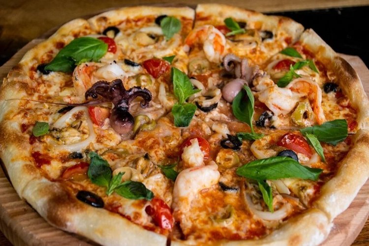Pizza con mariscos