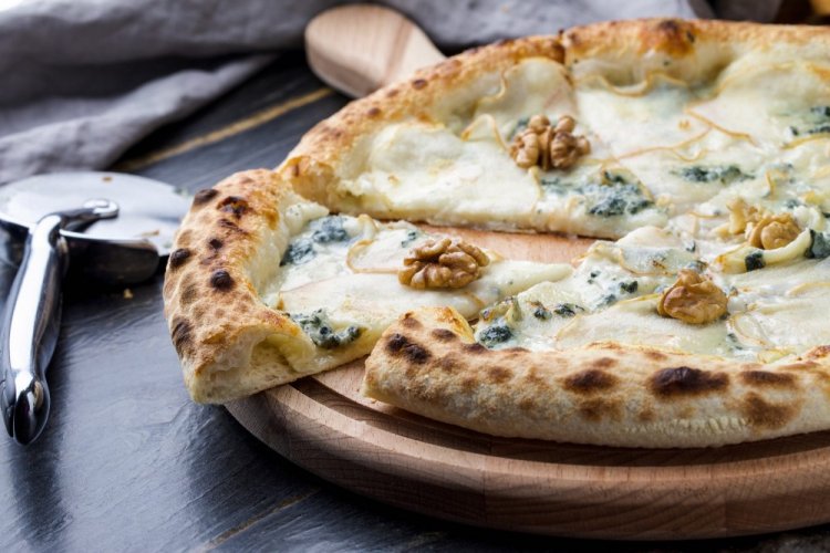 Pizza con pera y gorgonzola