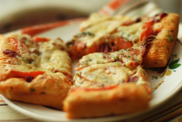 Pizza casera con masa de hojaldre