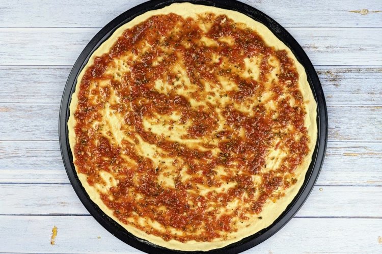Klassische Pizza Margherita