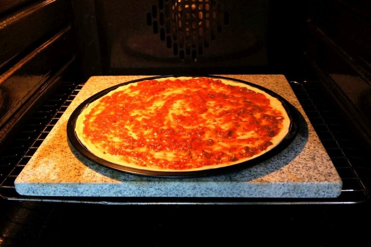 Klassische Pizza Margherita