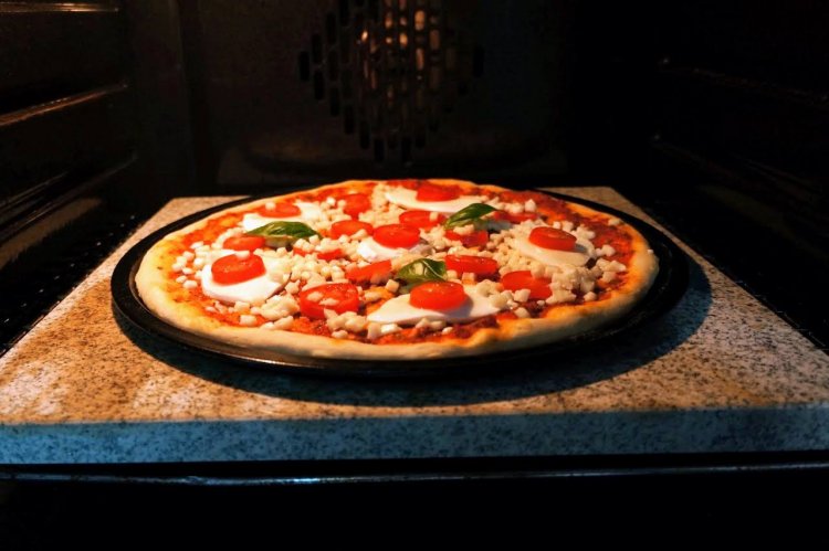 Klassische Pizza Margherita