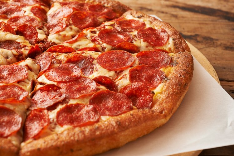Pepperoni-Pizza ohne Hefe