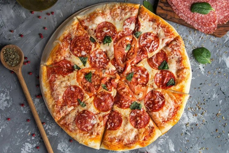 Pepperoni-Pizza mit Kefir