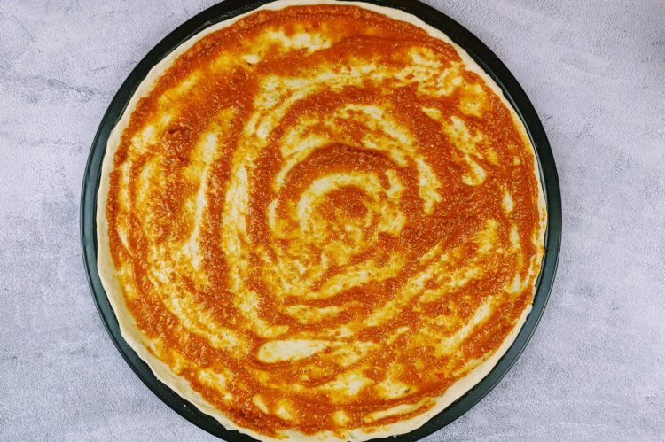 Klassische Pepperoni-Pizza