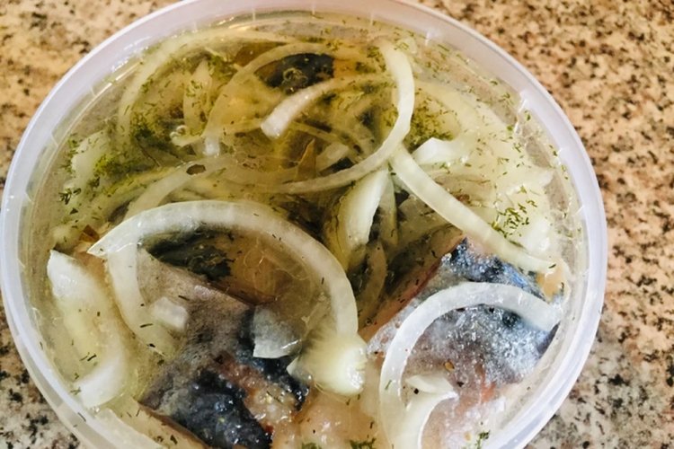 Marinierter Tilapia im Glas