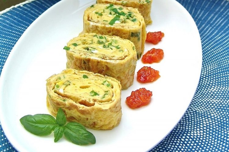 Japanisches Omelett Tamagoyaki mit Speck