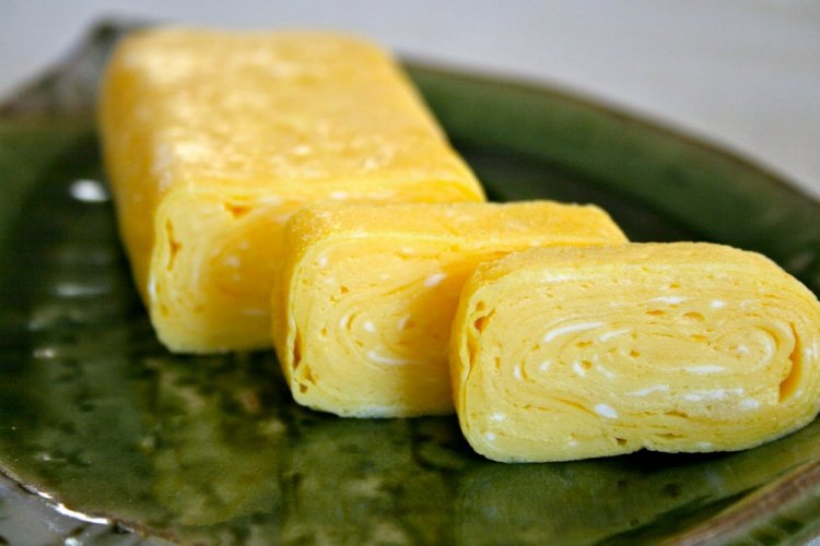Japanisches Omelett Tamagoyaki mit Reisessig