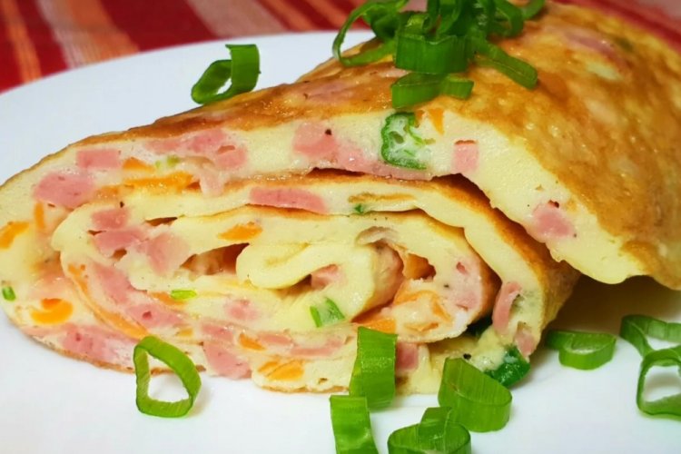 Omelett Tamagoyaki mit Schinken und Käse