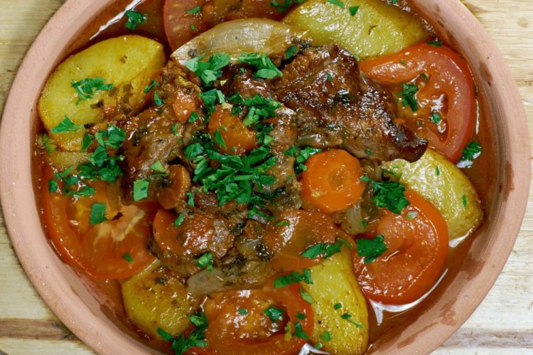 Chanachi mit Lammfleisch im Topf