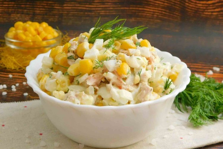 Olivier-Salat mit Mais