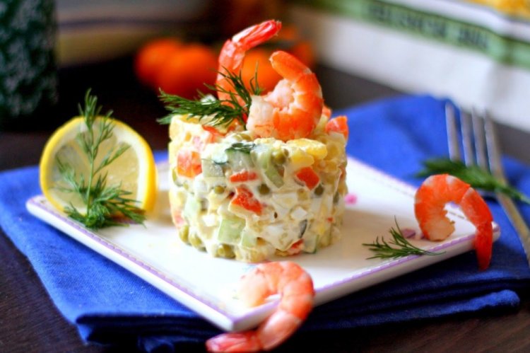 Olivier-Salat mit Garnelen