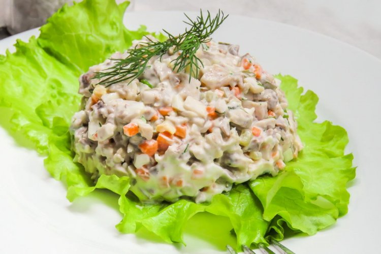 Olivier-Salat mit Herz