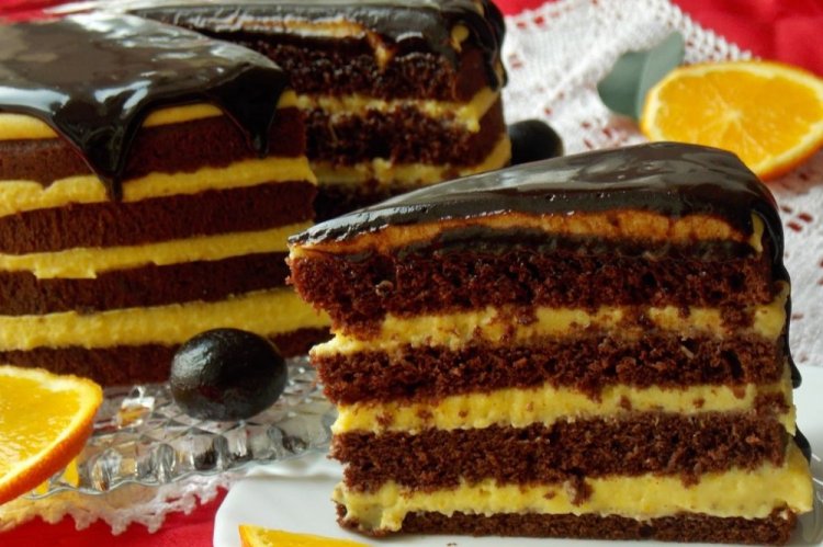 Tarta de chocolate con crema de naranja