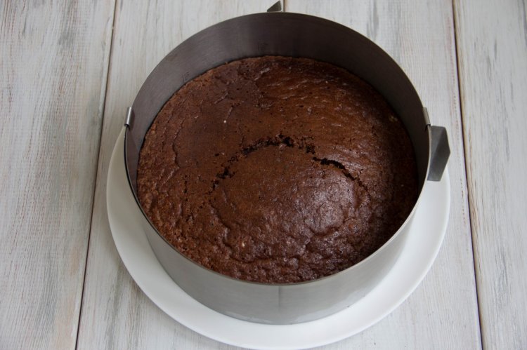 Tarta de chocolate con crema de mantequilla y glaseado de chocolate