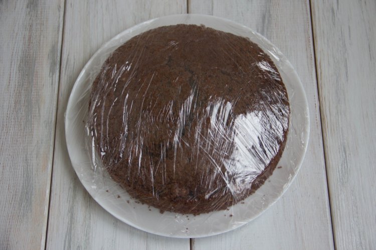 Tarta de chocolate con crema de mantequilla y glaseado de chocolate