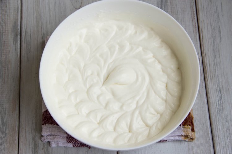 Tarta de chocolate con crema de mantequilla y glaseado de chocolate