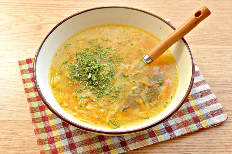 Schtschi mit Lachs und Kohl