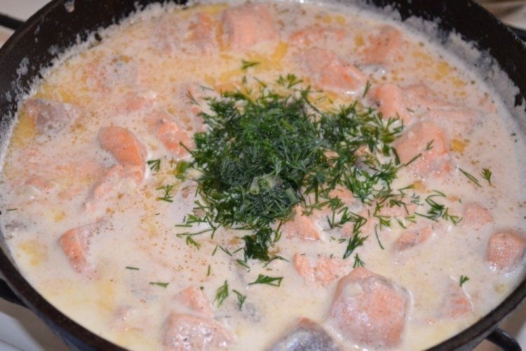 Lachs in Sahne-Knoblauch-Sauce