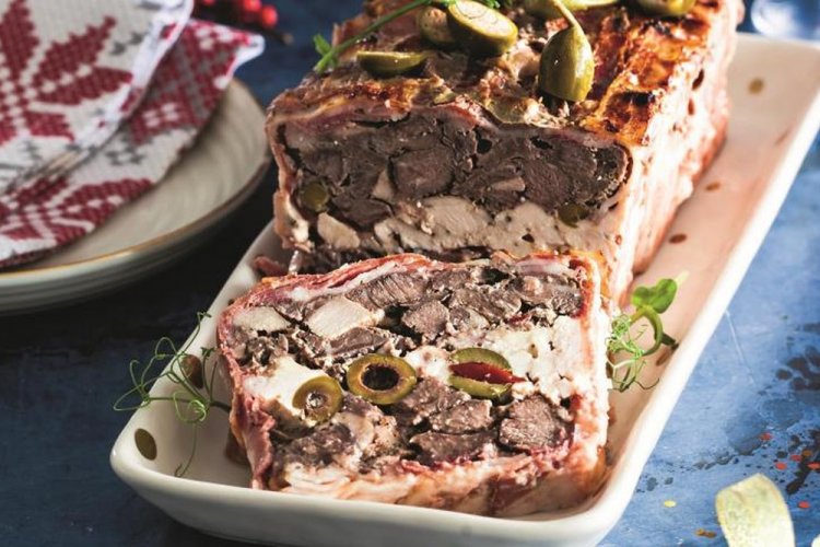 Terrina de tres carnes con aceitunas
