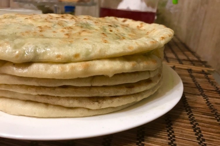 Khychiny mit Pilzen