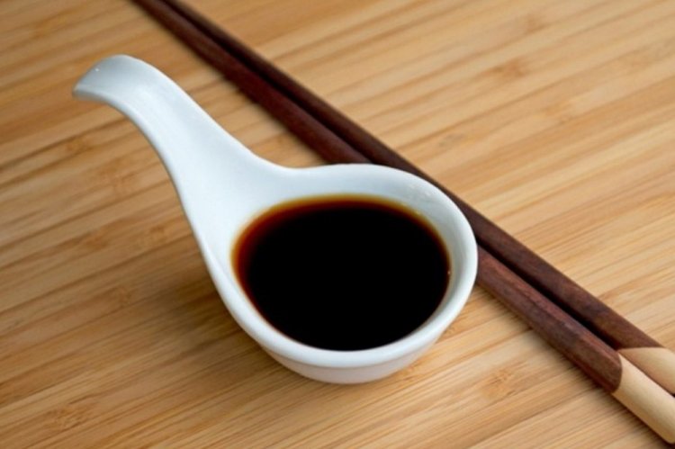 Unagi-Sauce mit Zitronenschale