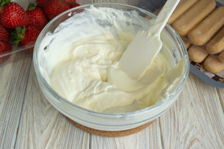 Condensed Milk and Cream Cheese Frosting for Cake