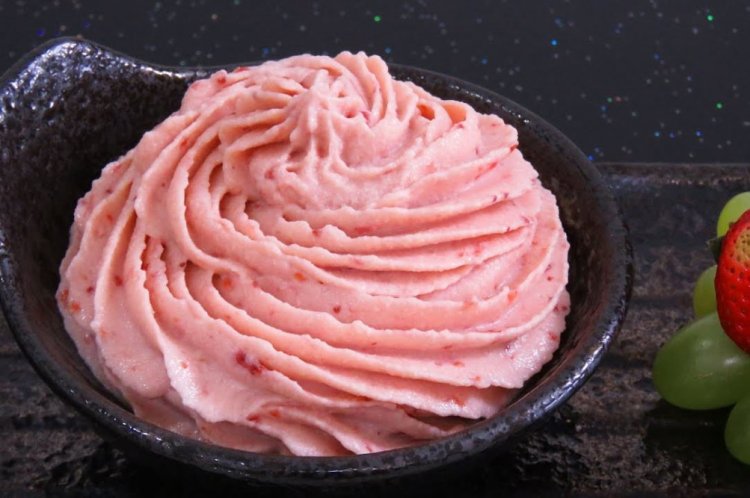 Strawberry Condensed Milk Frosting for Cake