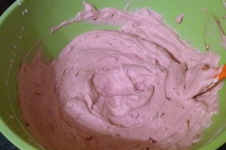 Condensed Milk and Jam Frosting for Cake
