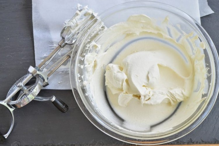 Condensed Milk and Ricotta Frosting
