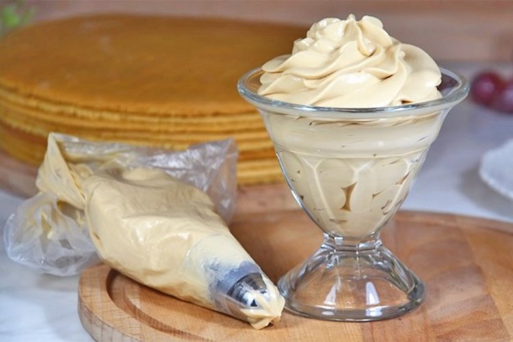 Condensed Milk and Sour Cream Frosting