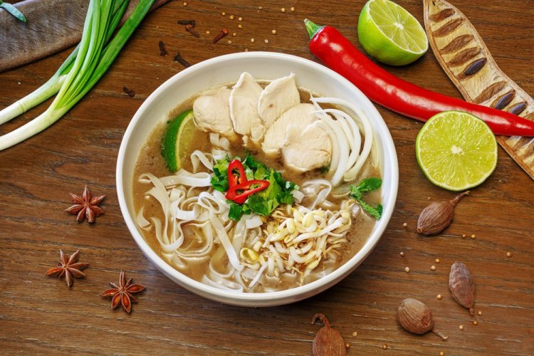 Sopa Pho Bo con pollo