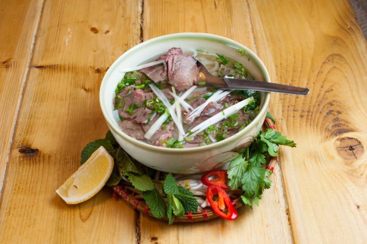 Sopa Pho Bo con cubito de caldo