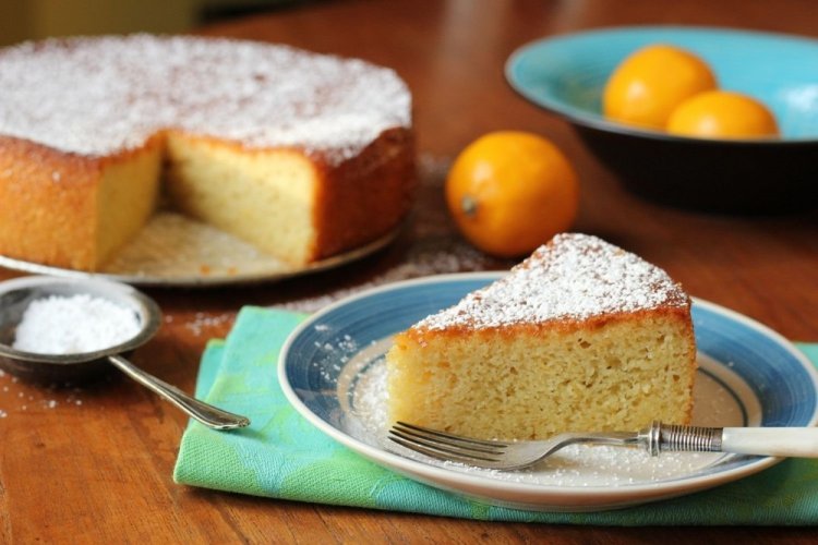 Bizcocho de kéfir con almendras