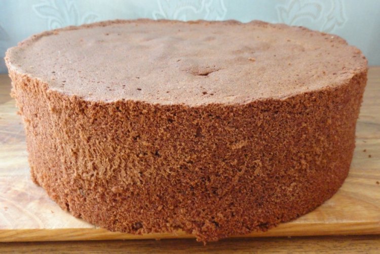 Bizcocho de chocolate en olla de cocción lenta