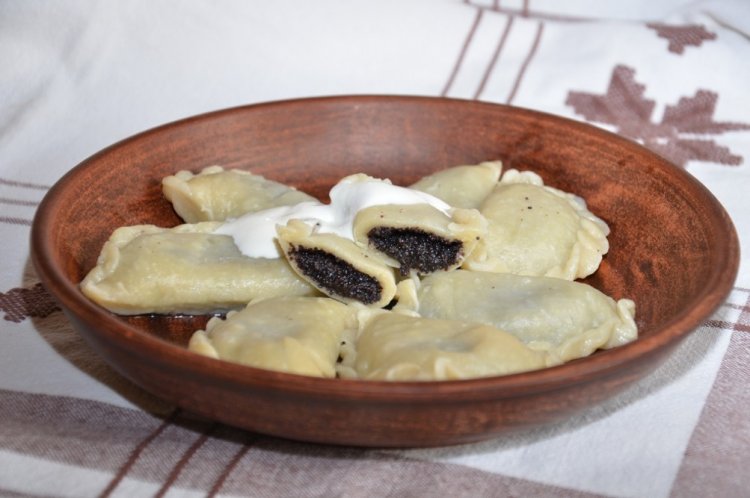 Wareniki mit Mohn
