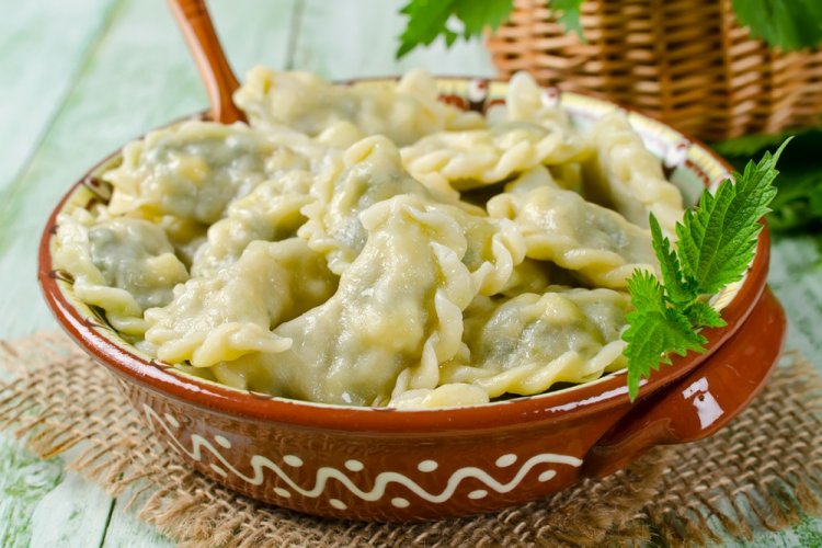 Wareniki mit Quark und Kräutern