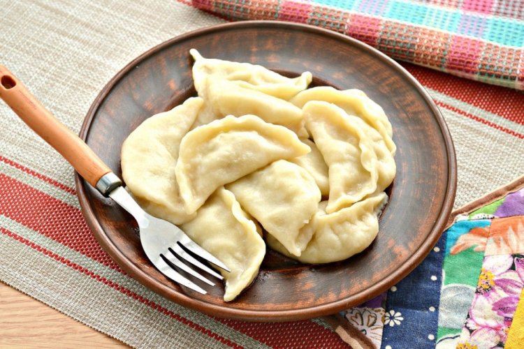 Wareniki mit Quark und Rosinen