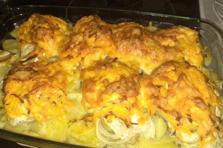 Lucio con patatas y huevos al horno