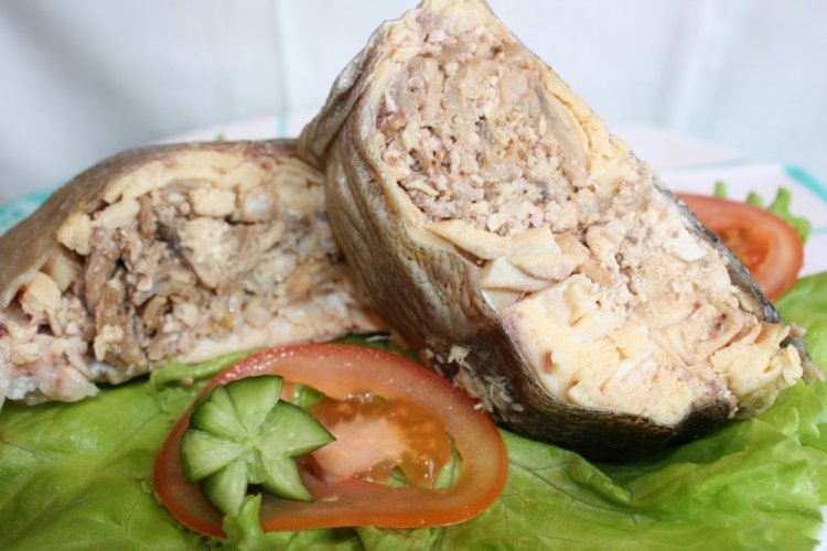 Lucio con arroz y champiñones al horno