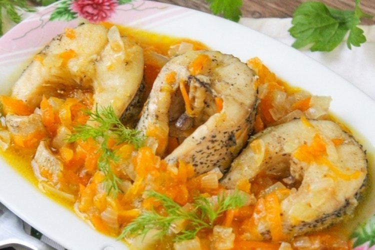 Lucio estofado al horno