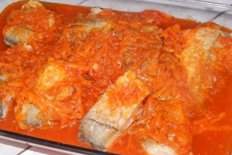 Fletán en zumo de tomate al horno