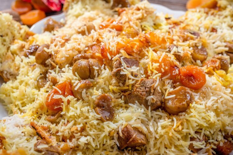 Plov con frutas secas